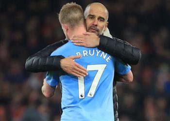 جوارديولا يتغنى بـ دي روين ويوجه رسالة له بعد تتويجه بجائزة لاعب العام