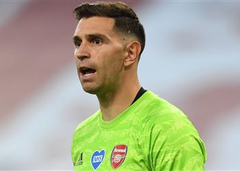 أمام أنظار أستون فيلا إيميليانو مارتينيز يرفض التجديد مع أرسنال