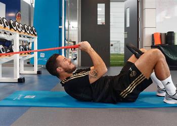 رغم جاهزيته برنامج تدريبي خاص لـ هازارد قبل عودة الليجا لتجنب الإصابات