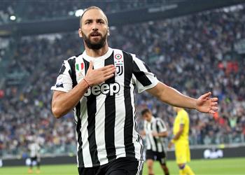 صورة هيجواين يصل أمريكا تمهيد ا لانتقاله إلى إنتر ميامي