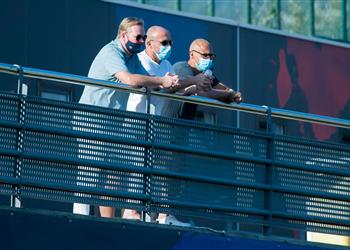 كومان يحضر تدريبات شباب برشلونة