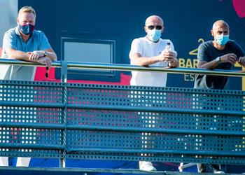 ثلاثي برشلونة يخالف القواعد ويصل متأخر ا لتدريبات الفريق