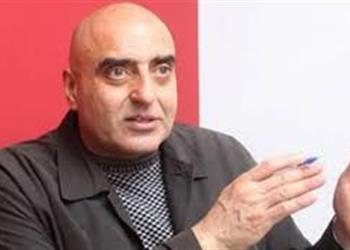 هاني أبو ريدة وجهاز منتخب مصر ينعيان عزمي مجاهد