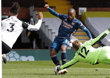 لاكازيت يكشف موقفه من الاستمرار مع آرسنال