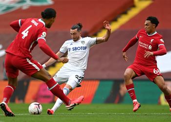 فيديو بعد خطأ فادح من فان دايك بامفورد يسجل هدف التعادل لـ ليدز أمام ليفربول