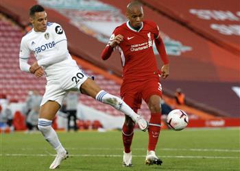 ركلة جزاء صلاح الثانية بيلسا يدافع عن لاعب ليدز بعد خطأه أمام ليفربول