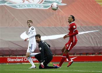 كلوب هدف ليدز الثاني جاء نتيجة سوء تفاهم بين فان دايك وأليسون