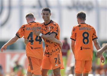 فيديو رونالدو يسجل ويوفنتوس يكتسح نوفارا بخماسية ودي ا في الظهور الأول لبيرلو