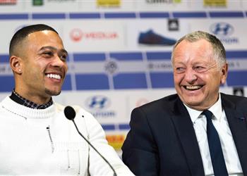 رئيس ليون يحسم الجدل حول عرض برشلونة لضم ديباي