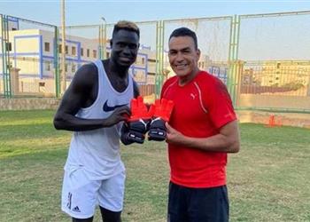 الحضري يوجه رسالة تحفيزية لـ أليو بادجي ننتظرك في مباراة حسم الدوري