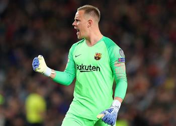 لفتة رائعة من برشلونة وكومان تجاه تير شتيجن رغم تعثر مفاوضات التجديد