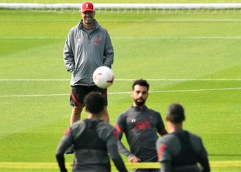 صور بعد التعافي من كورونا ظهير ليفربول يعود للتدريبات قبل صدام تشيلسي