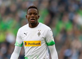 مونشنجلادباخ يحدد سعر دينيس زكريا بعد اهتمام ليفربول