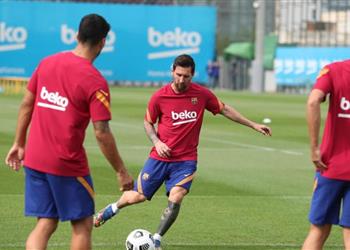 عودة سواريز وفيدال وانضمام بيانيتش لتدريبات برشلونة