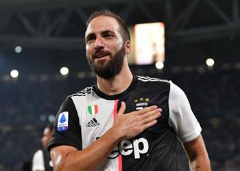 رسمي ا يوفنتوس يعلن رحيل هيجواين