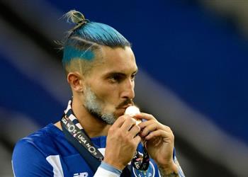 تقارير وكيل تيليس يشير لاقتراب انتقاله إلى مانشستر يونايتد