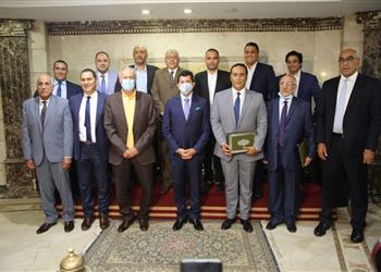 وزير الرياضة يكرم منظمي قرعة كأس العالم لكرة اليد بحضور رئيس الاتحاد الدولي