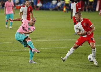 آس تكشف مدة غياب برايثوايت عن برشلونة بعد الإصابة