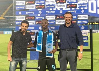 صور بيراميدز يكرم جون أنطوي بعد دخوله نادي المائة