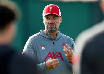 تقارير ليفربول يحسم موقفه من ضم مدافع جديد هذا الصيف