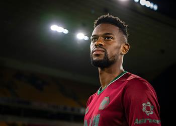 رسمي ا بالفيديو والصور سيميدو ينتقل من برشلونة إلى ولفرهامبتون