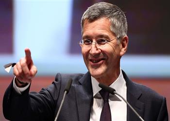 رئيس بايرن ميونخ نسعى للتعاقد مع ظهير أيمن