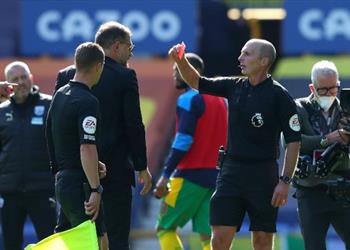 الاتحاد الإنجليزي يوقع غرامة مالية على مدرب وست بروميتش بعد طرده أمام إيفرتون