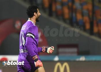 فيديو محمد الشناوي يتصدى لركلة جزاء في مباراة الأهلي ونادي مصر