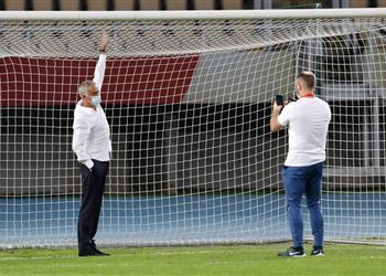 مورينيو جو هارت اكتشف شيئا مضحك ا في المرمى قبل مباراة شكينديا