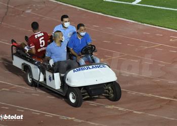 فيديو رامي ربيعة يغادر مباراة الأهلي وطنطا مصاب ا