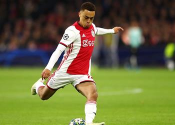 ديست يودع لاعبي أياكس تمهيد ا للانتقال إلى برشلونة