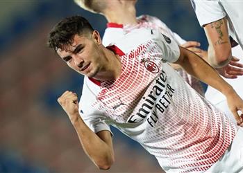 فيديو ميلان يتخطى كروتوني بثنائية في الدوري الإيطالي