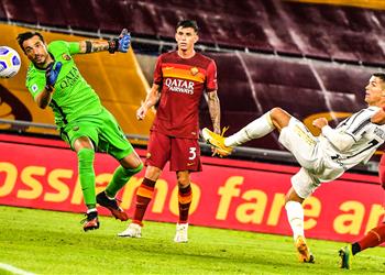 رونالدو يحقق رقم ا قياسي ا بعد هدفيه في مباراة يوفنتوس وروما