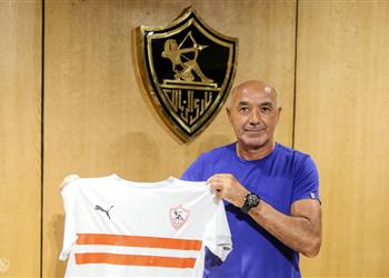 رسمي ا باتشيكو يوقع عقد تدريب الزمالك
