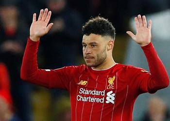 تقارير تكشف موعد عودة تشامبرلين إلى ليفربول من الإصابة