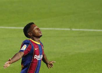 راديو كتالونيا بعد تألقه حرب منتظرة بين برشلونة ووكيل فاتي