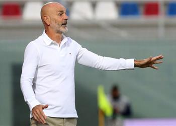 ميلان يستهدف التعاقد مع ظهير مانشستر يونايتد