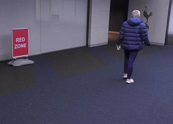 فيديو مورينيو يغادر مباراة تشيلسي وتوتنهام بحث ا عن لاعبه في دورة المياه