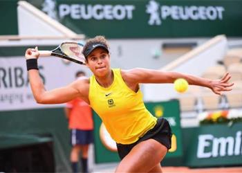 والدة ميار شريف لـ بطولات جميع فتيات العائلة لاعبات تنس وفاجأتنا بمستواها