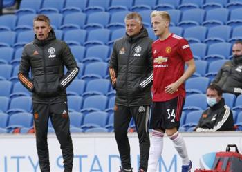 وكيله فان دي بيك وقع لـ ريال مدريد ولا أتحمل رؤيته بديل ا في مانشستر يونايتد