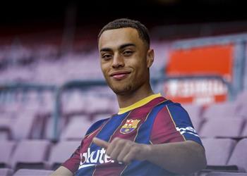 رسمي ا برشلونة يعلن تعاقده مع ديست لمدة 5 سنوات