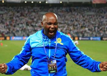 سفير مصر في جنوب ا فريقيا يهنئ موسيماني على تدريب الأهلي