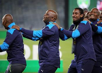 رغم الإعلان الرسمي مساعد موسيماني يرفض الأهلي وي فضل الاستمرار مع صن داونز