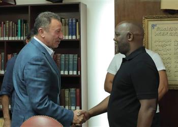 محمود الخطيب يعقد جلسة مع موسيماني فور وصوله لمقر الأهلي