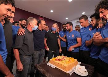 الأهلي يكرم سيزا وتوماس بينكيل