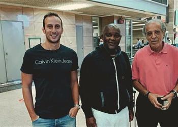 عبد الحفيظ يصطحب موسيماني وجهازه في جولة داخل غرفة ملابس الأهلي