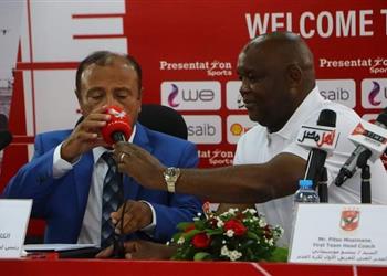 رغم أنباء استمراره مع صن داونز الأهلي يكشف لـ بطولات موعد وصول مساعد موسيماني