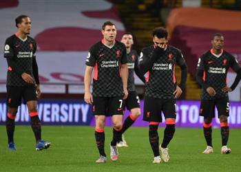 سونيس يشكك في أستون فيلا حالة عشب ملعبكم أبطأت سرعة ليفربول