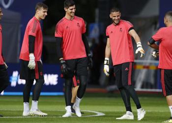 حارس ريال مدريد م صاب بفيروس كورونا ويغيب عن منتخب بلده