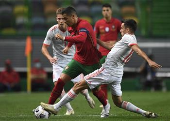 فيديو العارضة ت عاند رونالدو التعادل السلبي يحسم مباراة إسبانيا والبرتغال